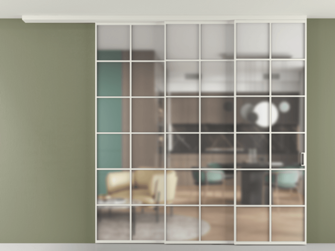 Перегородка Формато вдоль стены на потолок 3 створки с синхронным механизмом АЛПР 040.05 Алюминий Белый Сатинированное стекло "Мателюкс Кристал Вижн", калёное, матовое, каленое 6 мм Цена 432144 ₽ | Volhovec