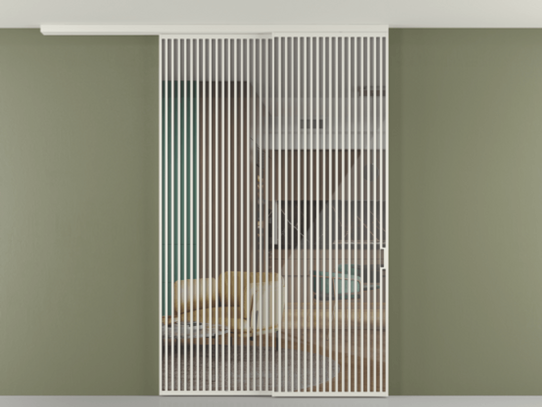 Перегородка Формато вдоль стены на потолок 2 створки с синхронным механизмом АЛПР 040.06 Алюминий Белый Рефлективное прозрачное стекло "Стопсол", калёное Цена 3489080 AMD | Volhovec